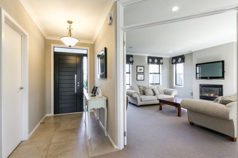 Photo of property in 21 Haast Place, Poraiti, Napier, 4112