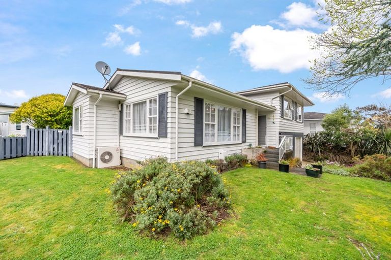 Photo of property in 8 Montana Road, Totara Park, Upper Hutt, 5018