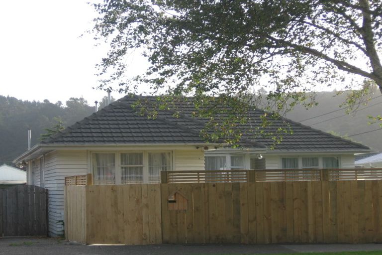 Photo of property in 320 Stokes Valley Road, Stokes Valley, Lower Hutt, 5019