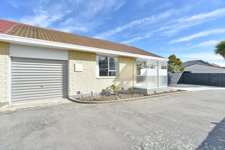Photo of property in 1/17 Nyoli Street, Northcote, Christchurch, 8052
