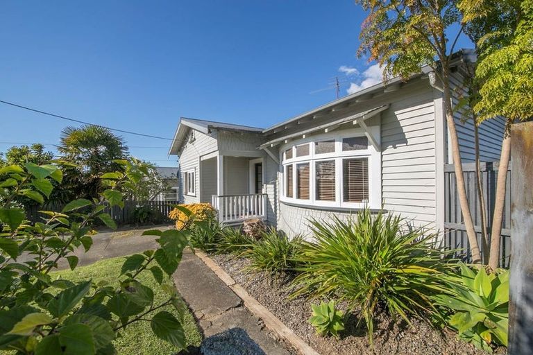 Photo of property in 7a Wattle Street, New Lynn, Auckland, 0600