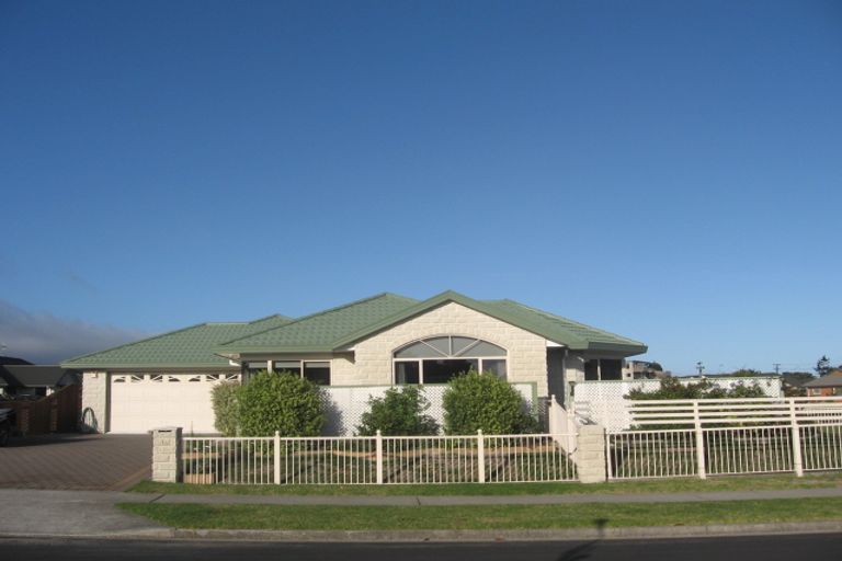 Photo of property in 16 Harry Shaw Way, Raumati South, Paraparaumu, 5032