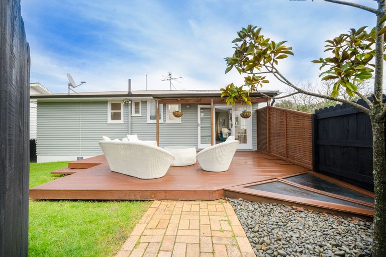 Photo of property in 2/27 Abbotleigh Avenue, Te Atatu Peninsula, Auckland, 0610