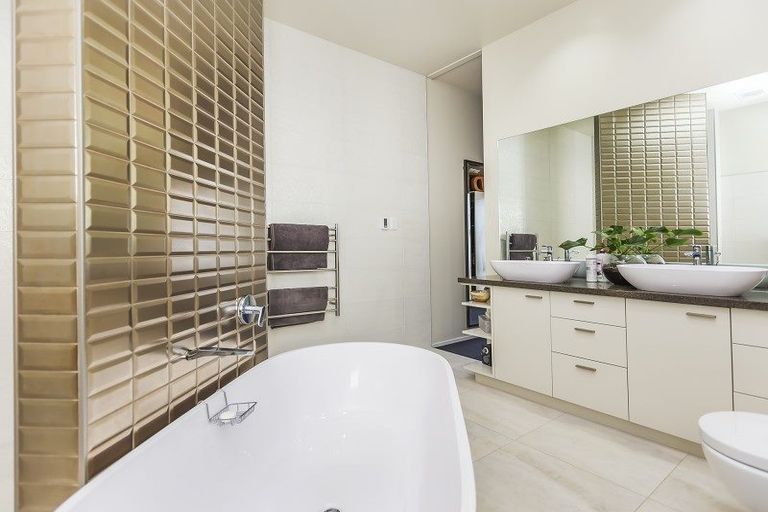 Photo of property in 62 Brougham Street, Mount Victoria, Wellington, 6011