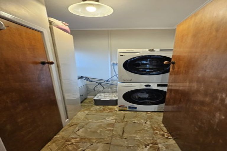 Photo of property in 10 Truby King Street, Merrilands, New Plymouth, 4312