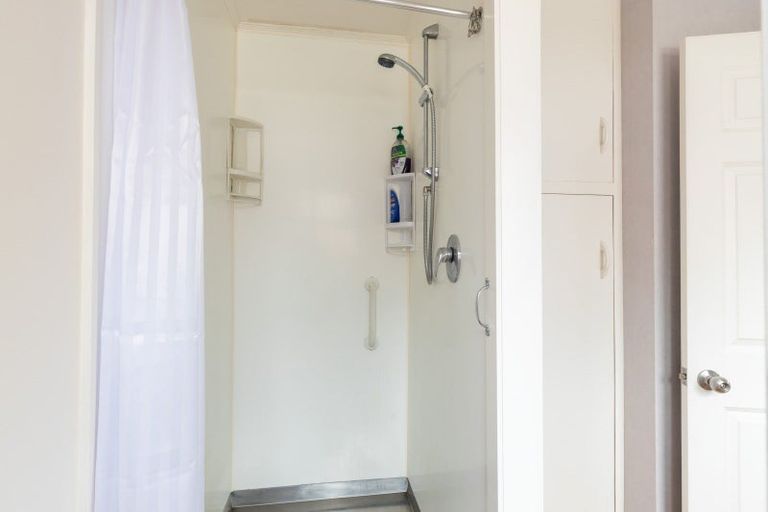 Photo of property in 15a Naumai Place, Spotswood, New Plymouth, 4310