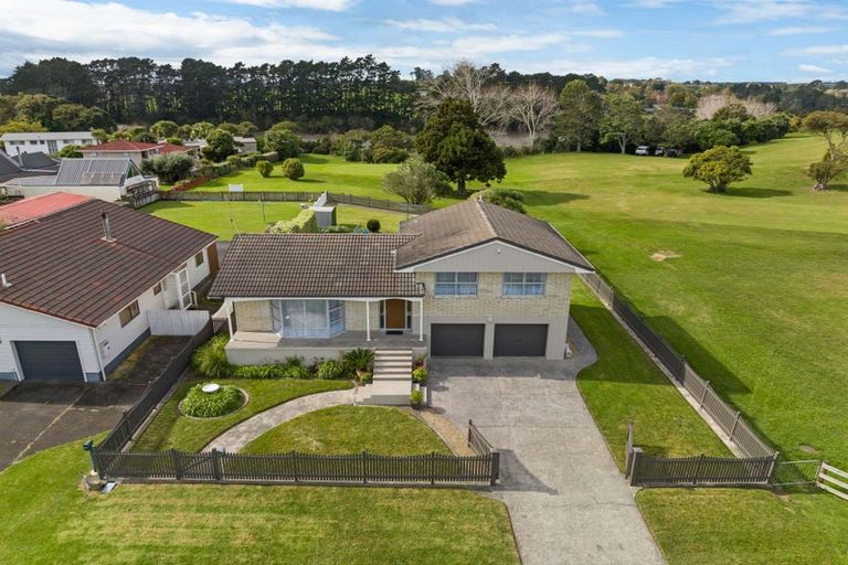 Photo of property in 5 Racecourse Road, Waiuku, 2123