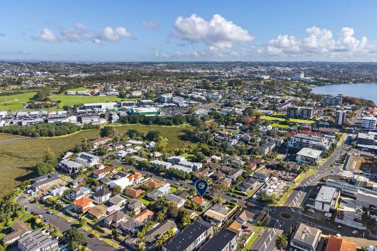 Photo of property in 1/26 Byron Avenue, Takapuna, Auckland, 0622
