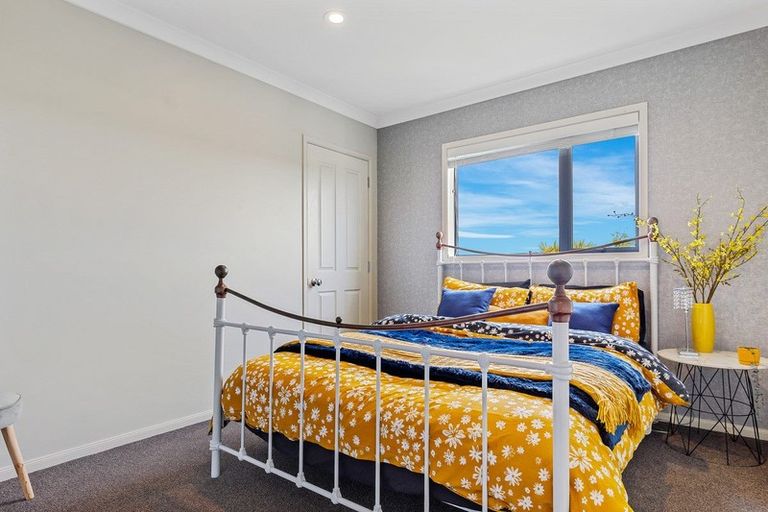 Photo of property in 8 Milkers Gate, Parklands, Christchurch, 8083