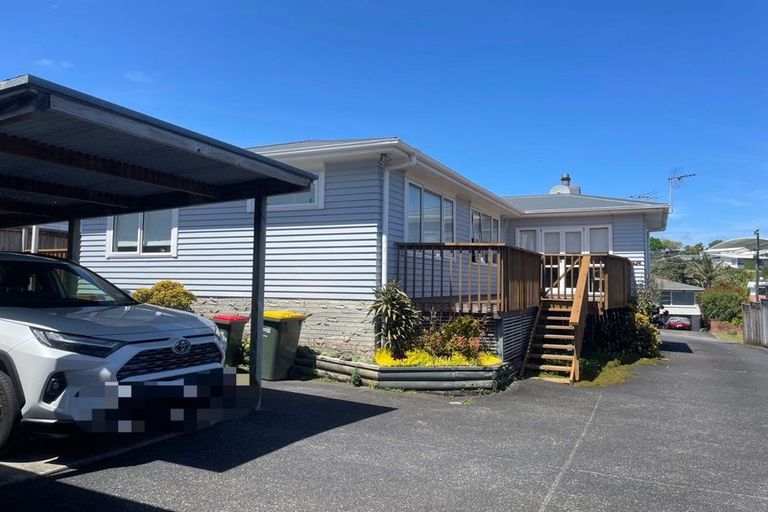 Photo of property in 1/5 Bond Crescent, Forrest Hill, Auckland, 0620