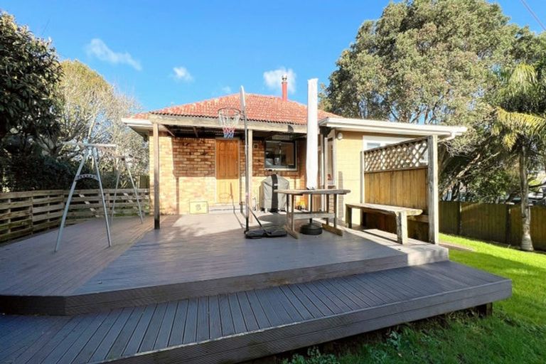 Photo of property in 63 Kervil Avenue, Te Atatu Peninsula, Auckland, 0610