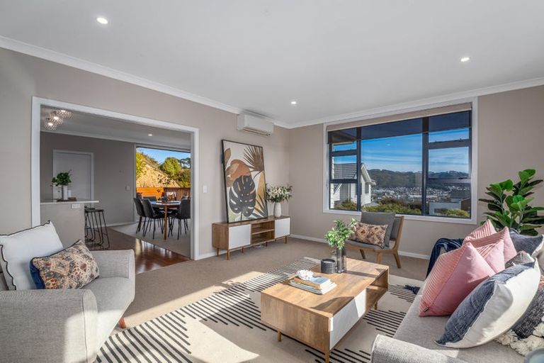 Photo of property in 13 Wangapeka Way, Aotea, Porirua, 5024