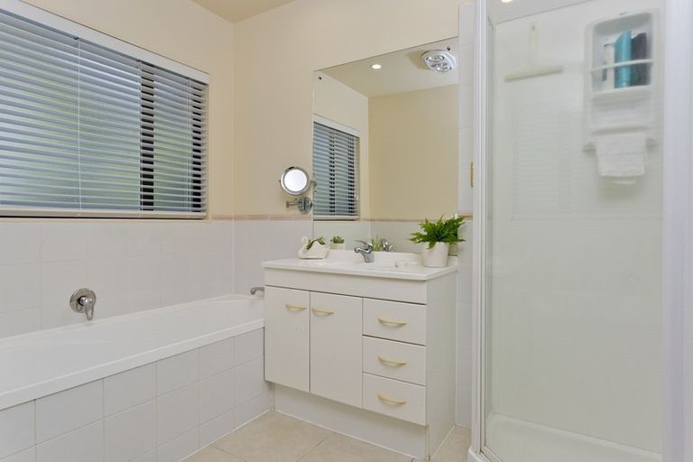 Photo of property in 1/177 Carlisle Road, Northcross, Auckland, 0632