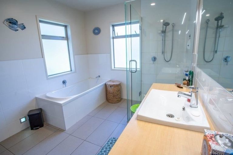 Photo of property in 20 Papaka Road, Ngunguru, Whangarei, 0173