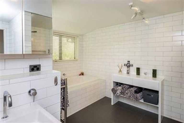 Photo of property in 65 Cannon Hill Crescent, Mount Pleasant, Christchurch, 8081