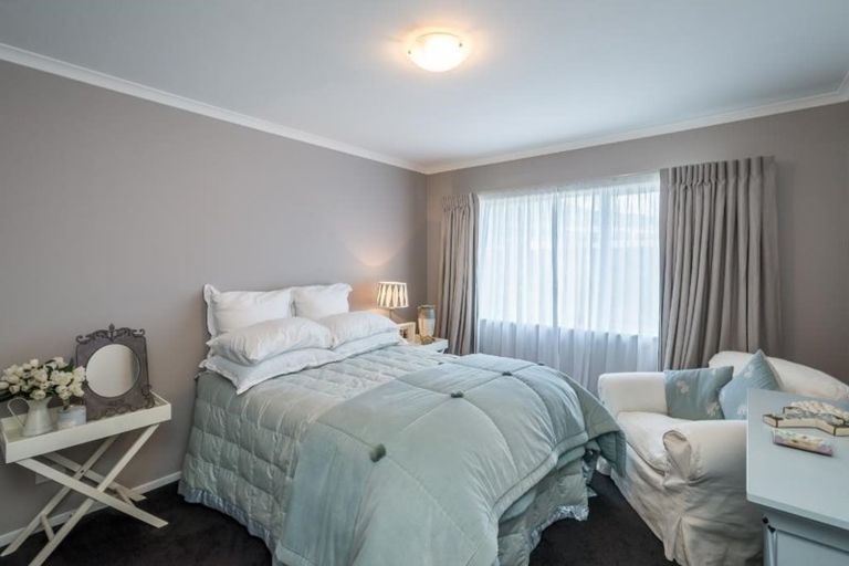 Photo of property in 2 Bluewater Place, Paraparaumu, 5032