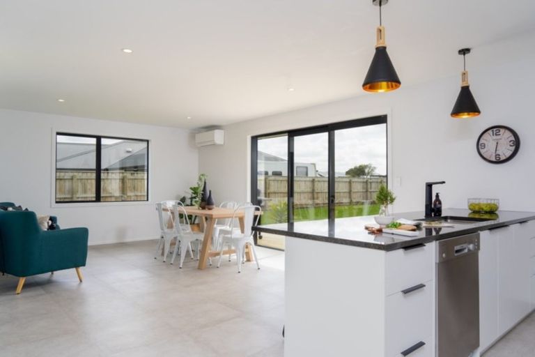 Photo of property in 6 Warrington Court, Carterton, 5713