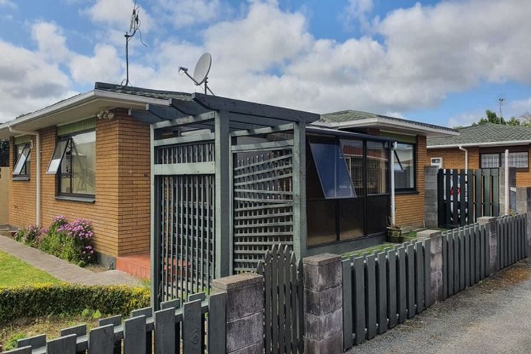 Photo of property in 6 Holsworthy Road, Lower Vogeltown, New Plymouth, 4310