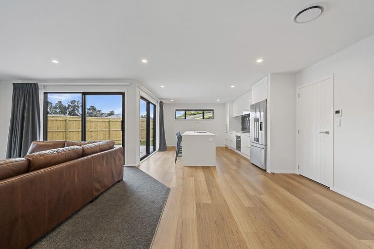 Photo of property in 1 Rewarewa Way, Timberlea, Upper Hutt, 5018