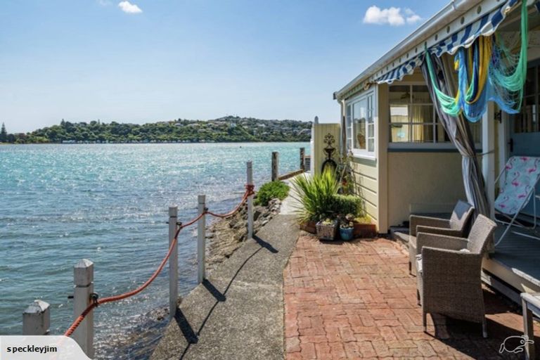 Photo of property in 18c Trevor Terrace, Paremata, Porirua, 5024
