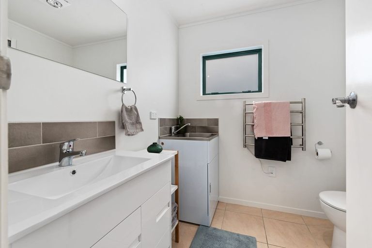 Photo of property in 42a Woodglen Road, Glen Eden, Auckland, 0602