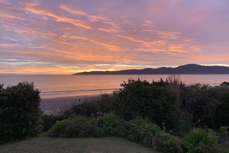 Photo of property in 14 Kirkway, Raumati Beach, Paraparaumu, 5032