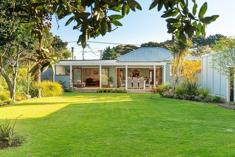 Photo of property in 23 Rangihiroa Street, Waikanae Beach, Waikanae, 5036