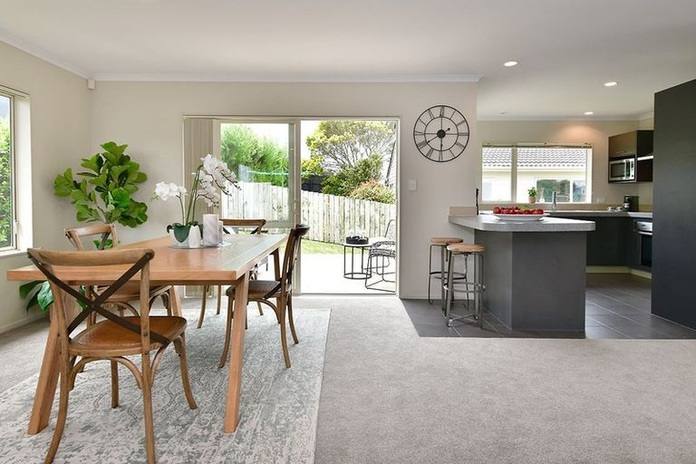 Photo of property in 10a Melia Place, Stanmore Bay, Whangaparaoa, 0932