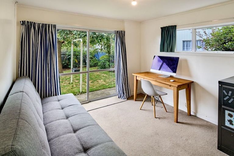 Photo of property in 14 Ardal Grove, Tirohanga, Lower Hutt, 5010