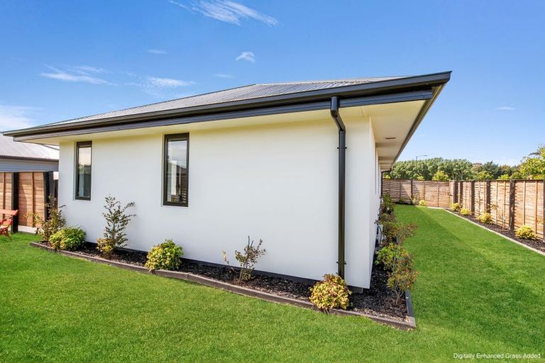 Photo of property in 35 Mcquillan Avenue, Woodend, 7610