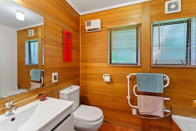 Photo of property in 25 Puriri Road, Waikanae, 5036