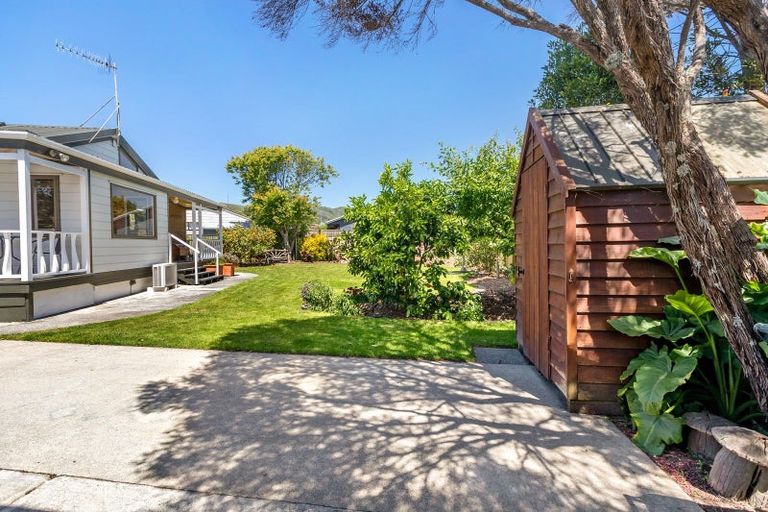 Photo of property in 43 Nimmo Avenue, Waikanae, 5036