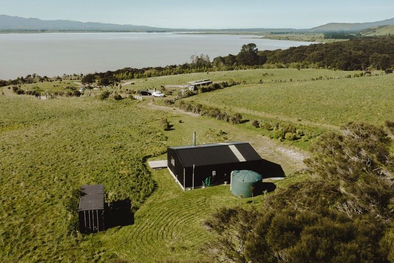 Photo of property in 1740b Western Lake Road, Western Lake, Featherston, 5773