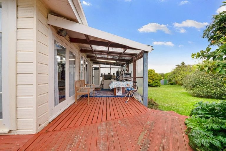 Photo of property in 10 Kapuka Road, Mangere Bridge, Auckland, 2022