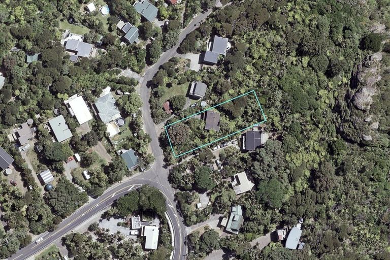 Photo of property in 1 Pendrell Road, Piha, 0772