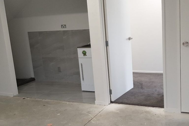 Photo of property in 18a Riverpark Crescent, Henderson, Auckland, 0610