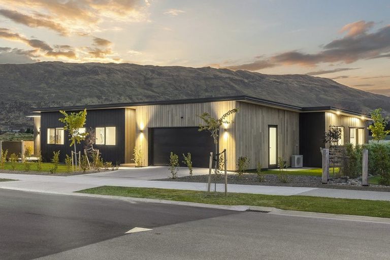 Photo of property in 26 Deans Drive, Wanaka, 9382