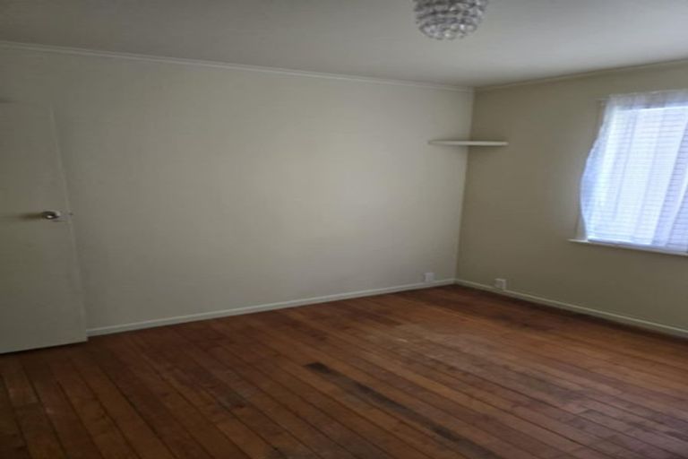 Photo of property in 17 Pomaria Road, Henderson, Auckland, 0610