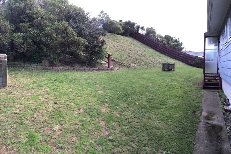 Photo of property in 15 Sunhaven Drive, Newlands, Wellington, 6037