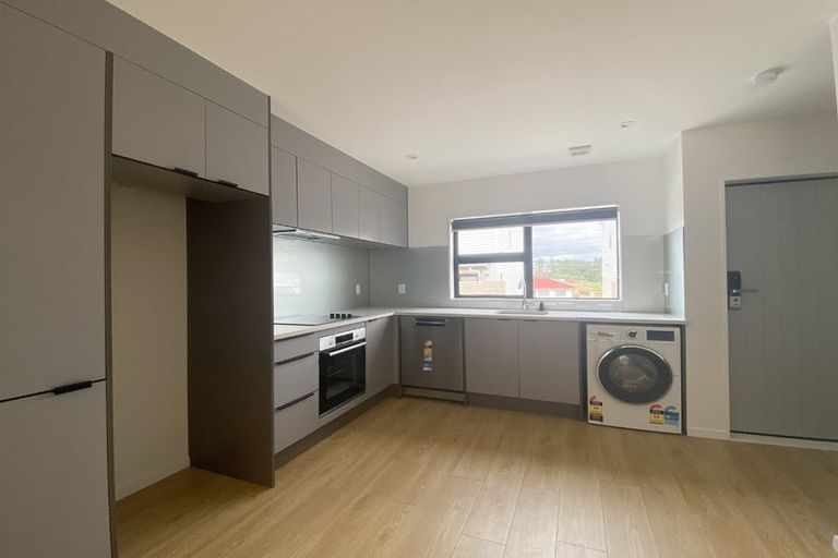 Photo of property in 96d Triangle Road, Massey, Auckland, 0614