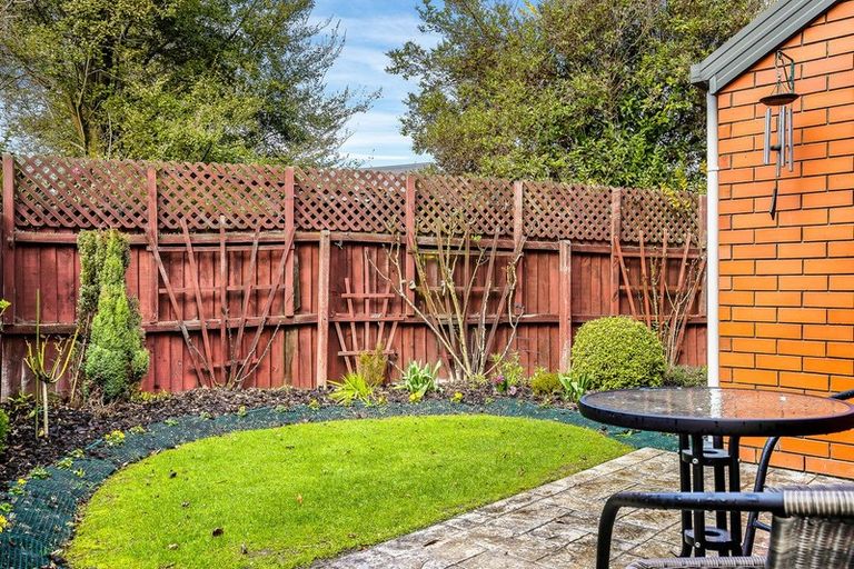 Photo of property in 2/120 Memorial Avenue, Burnside, Christchurch, 8053