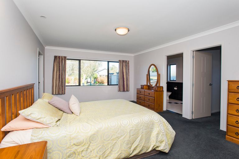 Photo of property in 17 Pohutukawa Grove, Lytton West, Gisborne, 4010