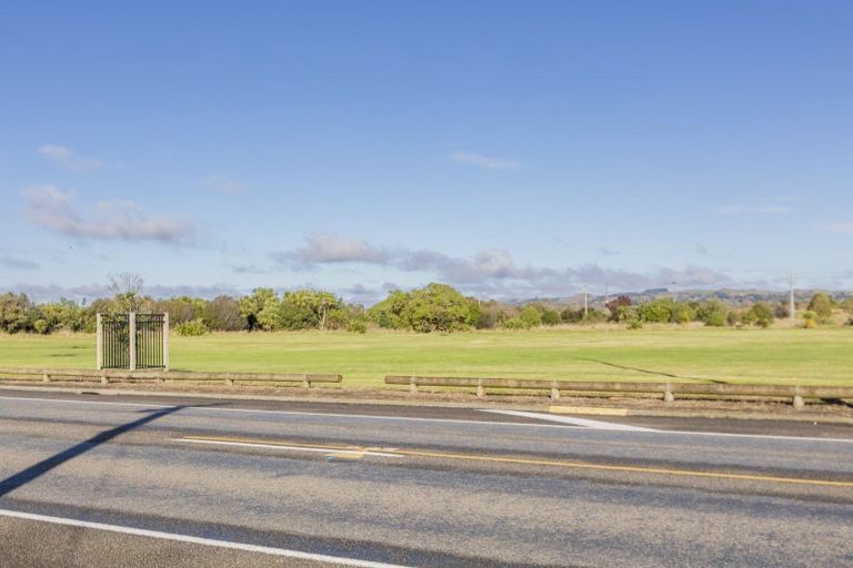 Photo of property in 74 Meeanee Quay, Westshore, Napier, 4110