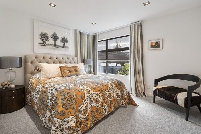 Photo of property in 42 Ruapehu Drive, Fitzherbert, Palmerston North, 4410