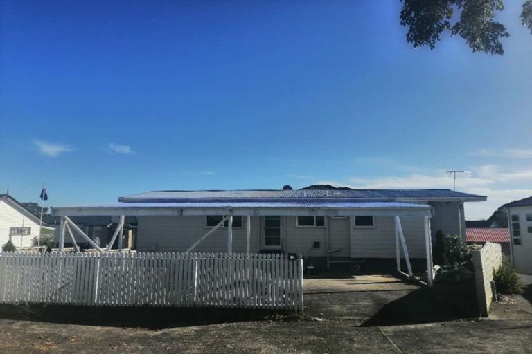 Photo of property in 68 Hutchinsons Road, Bucklands Beach, Auckland, 2014