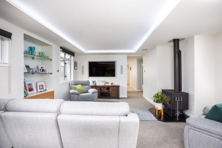 Photo of property in 8 York Crescent, Westown, New Plymouth, 4310