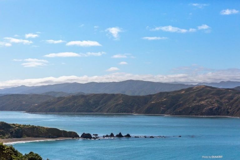 Photo of property in 8 Bowes Crescent, Strathmore Park, Wellington, 6022