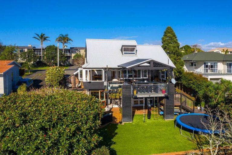 Photo of property in 8 Hyde Road, Rothesay Bay, Auckland, 0630