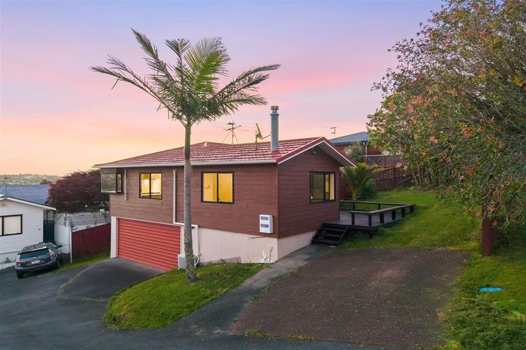Photo of property in 1/3 Valecrest Place, Bayview, Auckland, 0629