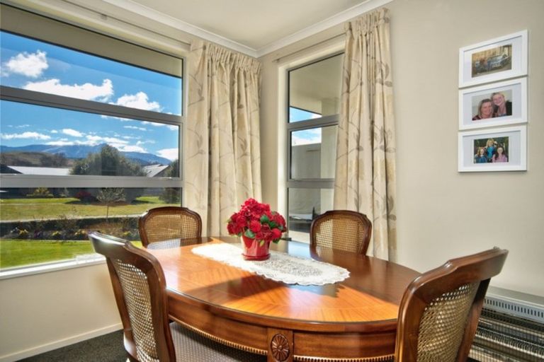 Photo of property in 10 Coburn Place, Lake Hayes, Queenstown, 9304